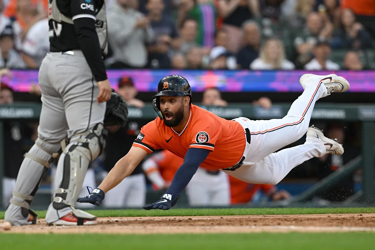 Blooper يحمل النمور إلى النصر في المباراة الافتتاحية للمسلسل على White Sox