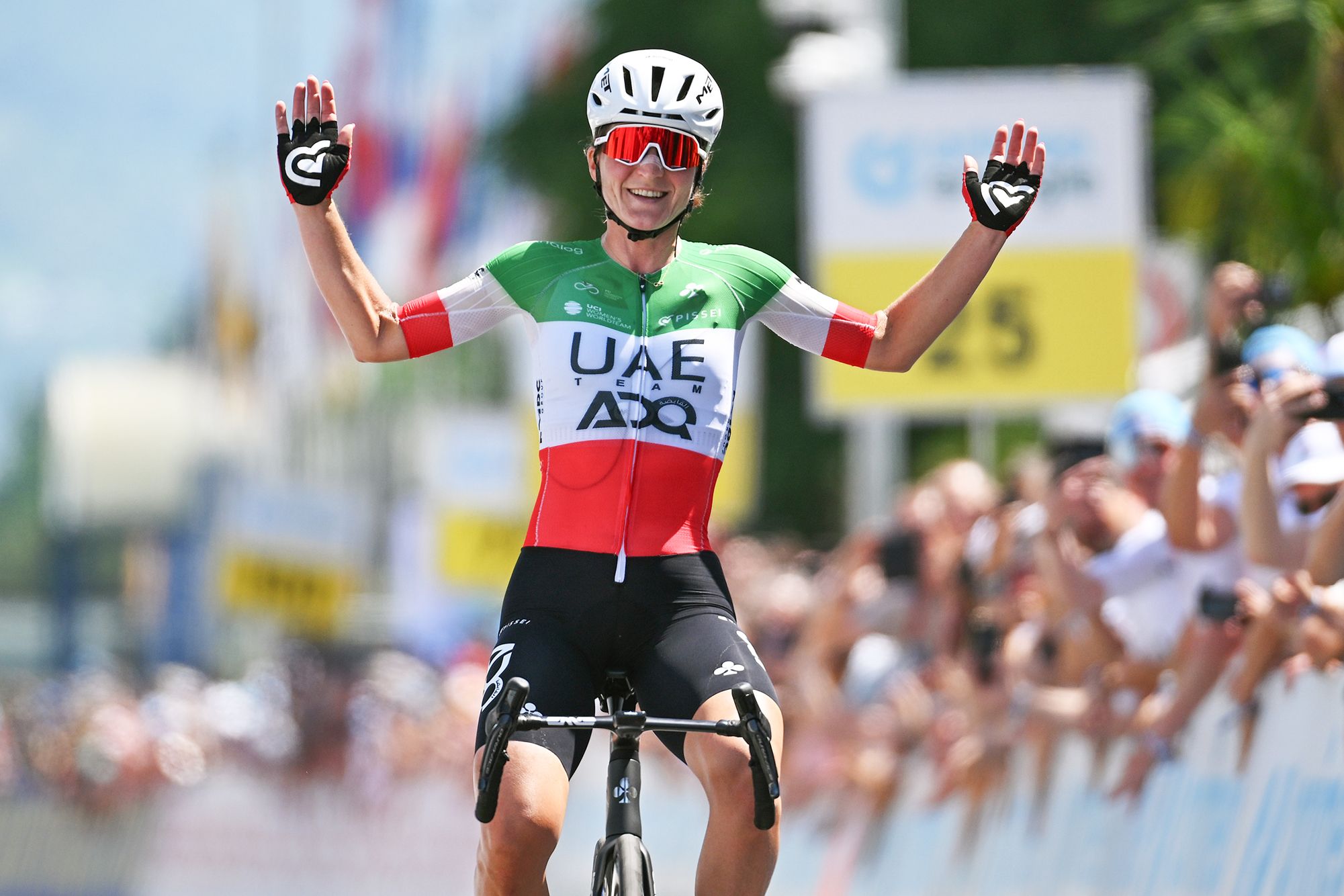 Tour de Suisse Women: إليسا لونغو بورغيني تفوز بالمرحلة الثانية من التلال وتتصدر GC بالهجوم على الصعود النهائي في لوكارنو