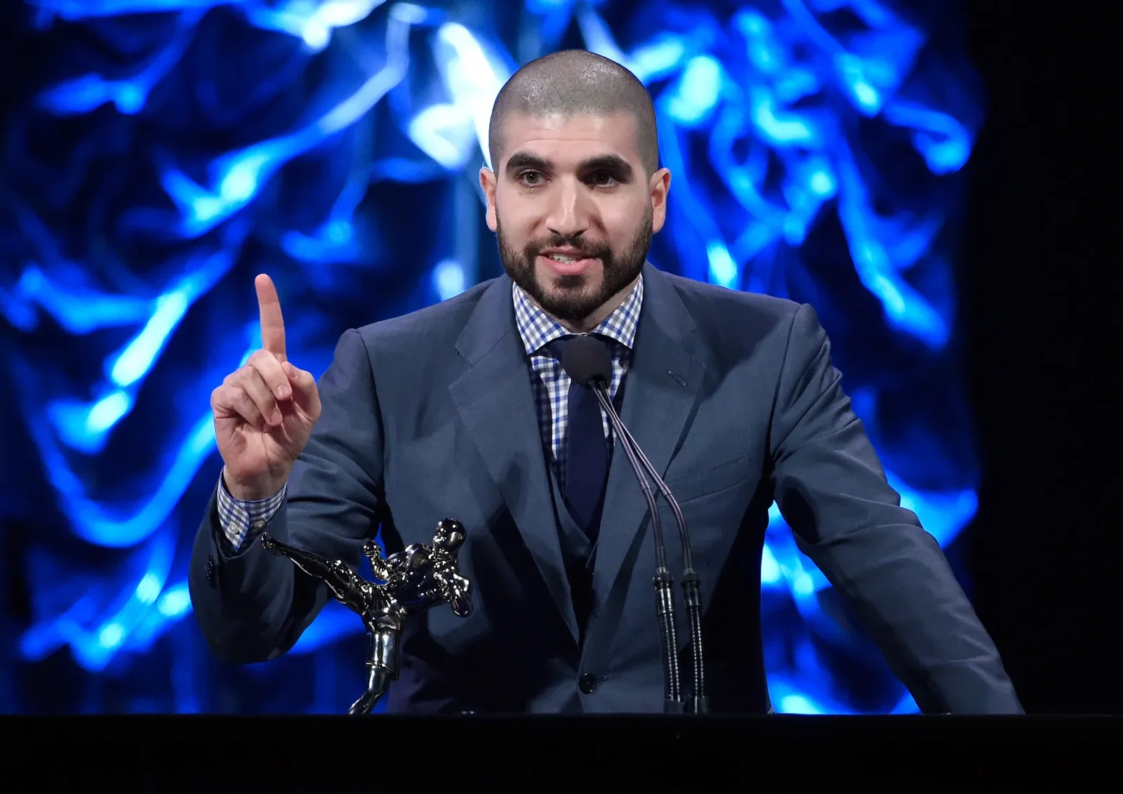 أرييل حلواني يقول أن منتج WWE الحالي يبدو "بلا روح"
