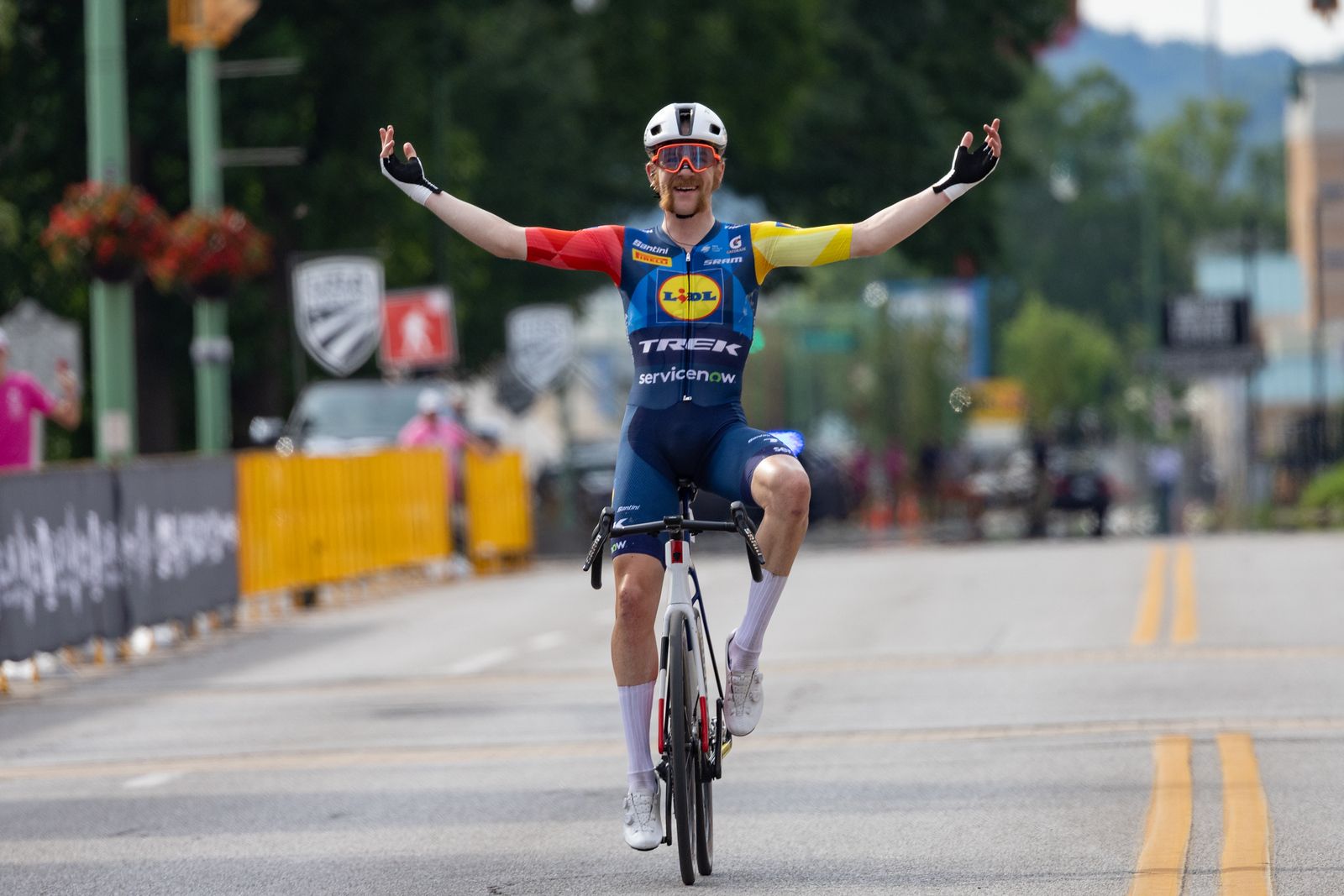 Quinn Simmons (Lidl-Trek) wins men's elite road race