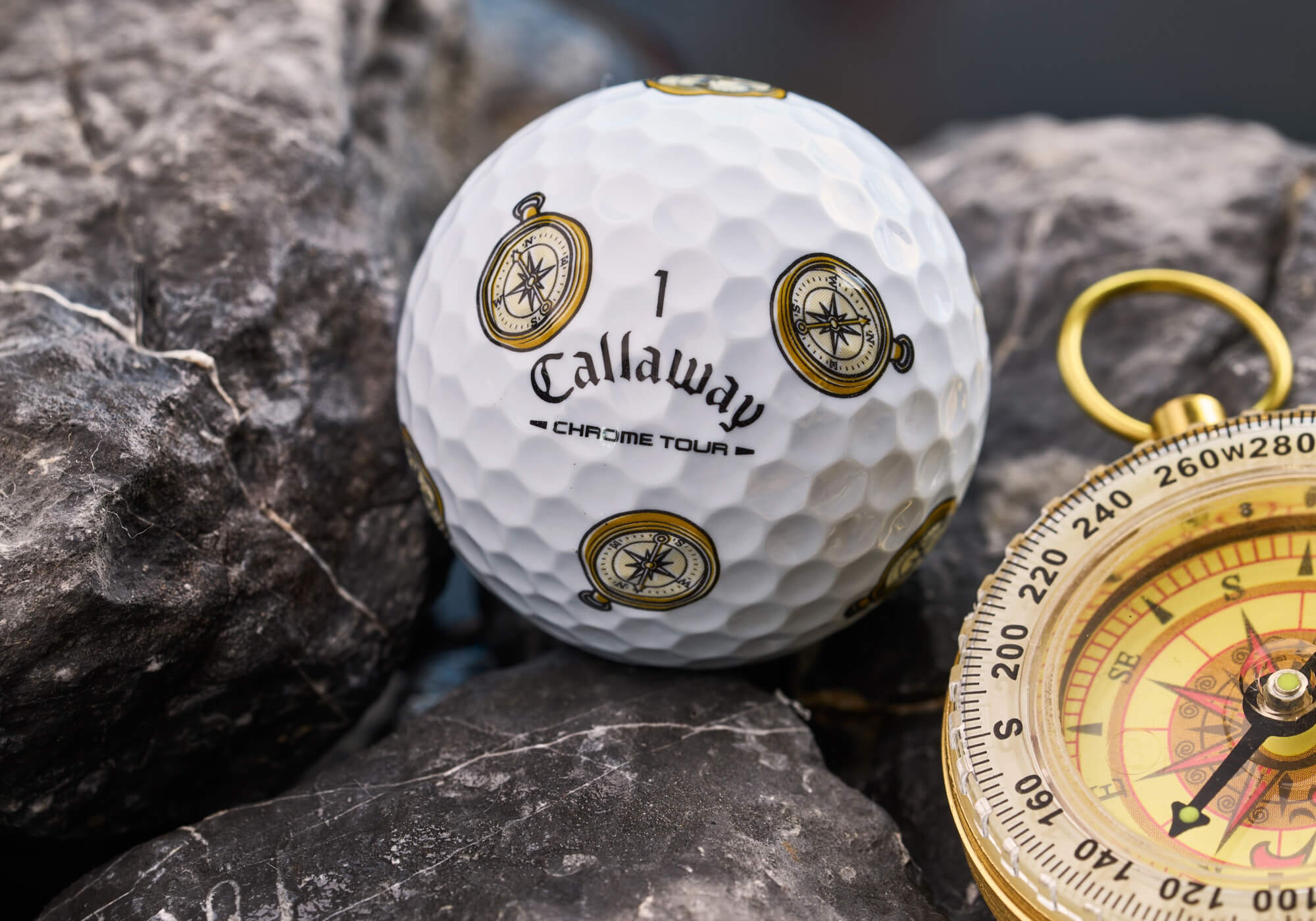 بوصلة كرات الجولف الرئيسية من Callaway Chrome Tour لشهر يونيو