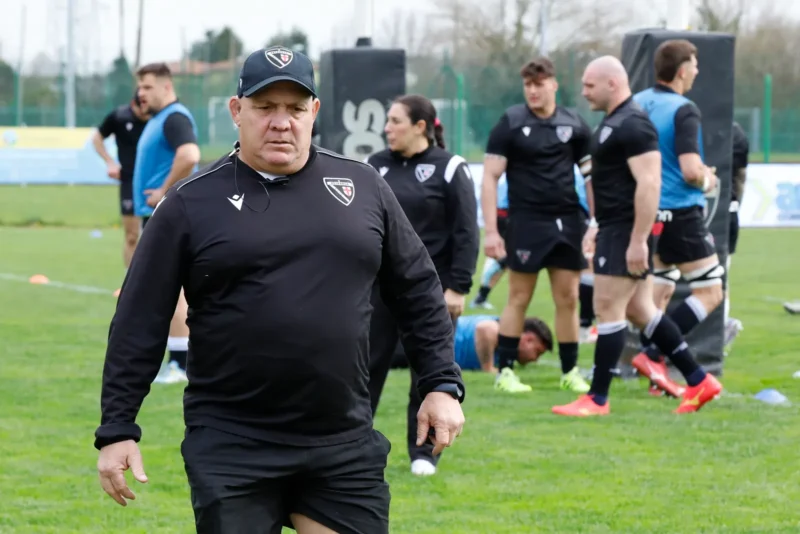 دوري الدرجة الأولى الإيطالي: يعمل بيتراركا على الاحتفاظ بفيكتور خيمينيز وأندريا تروتا وكتلة اللاعبين الأكثر خبرة