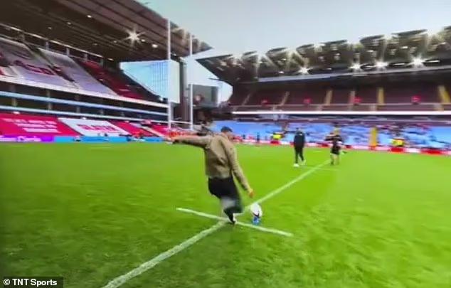 حاول المقدم Liam MacDevitt التحويل كجزء من بداية خفيفة لفريق TNT Sports، لكنه لفت انتباه رئيس Leicester Tigers Geoff Parling.