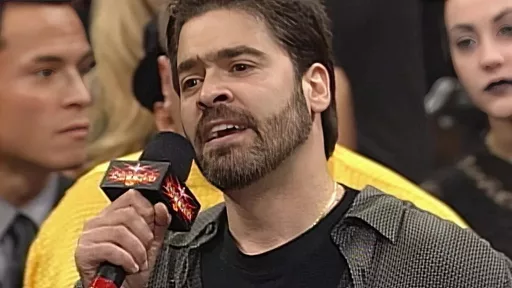 فينس روسو يلوم إيريك بيشوف على مشاكل TNA Agony وهالك هوجان، ويتوقع عودة فينس مكمان إلى قمة WWE، رودي بايبر، والمزيد