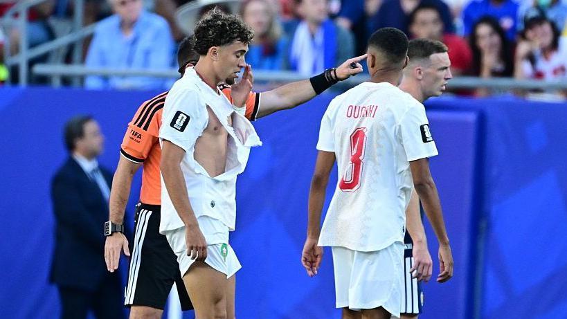 لماذا تتمزق بعض قمصان كأس العالم أثناء المباريات؟