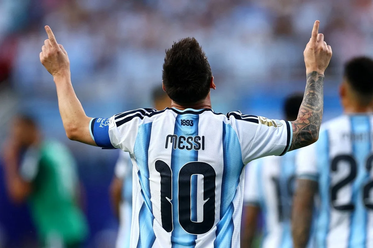 ليونيل ميسي يصنع المزيد من التاريخ مع الأرجنتين بعد ثلاثية رائعة تكشف حقيقة كأس العالم