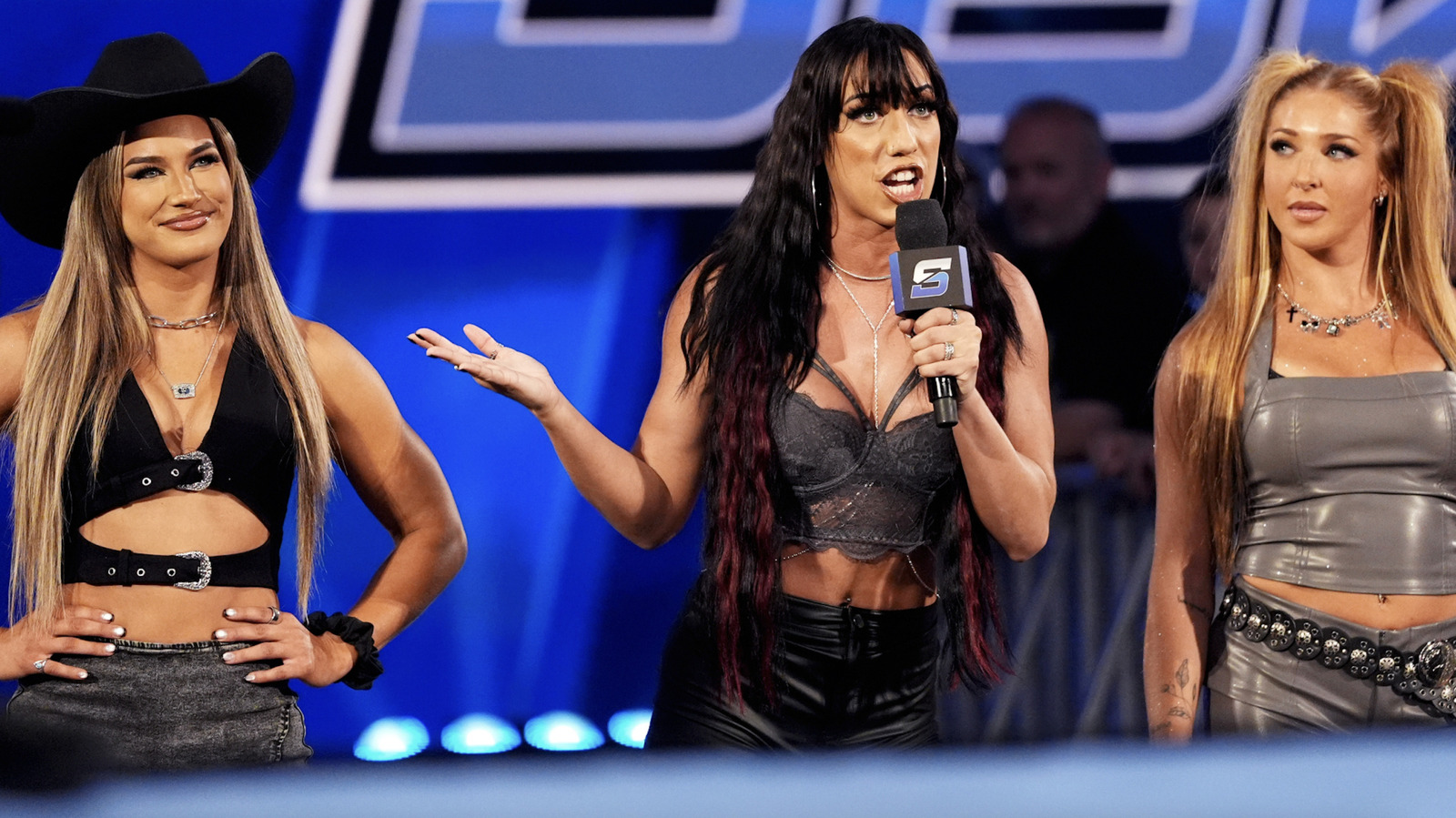 نتائج WWE SmackDown 6/12 – بيج وبري بيلا تواجهان تأثيرًا قاتلًا، وظهور غونتر