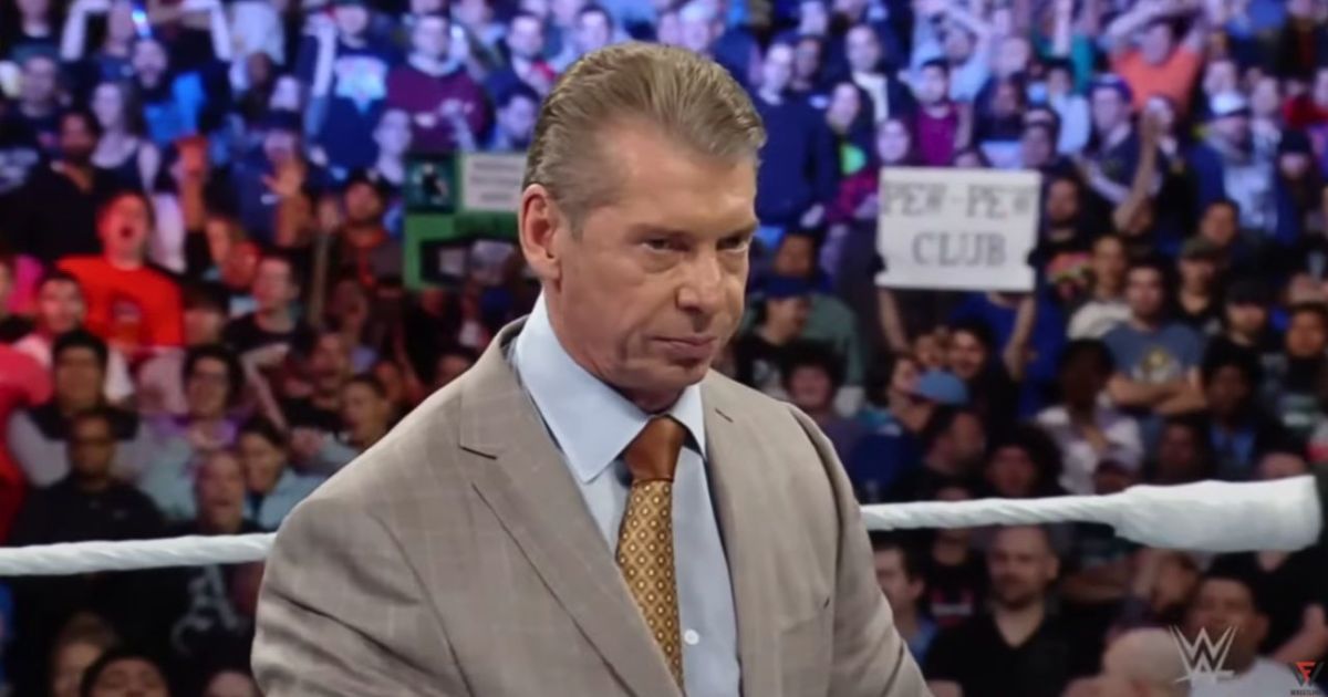 نجم WWE السابق خرج عن النص بعد إعادة كتابة العرض الترويجي لفينس مكمان