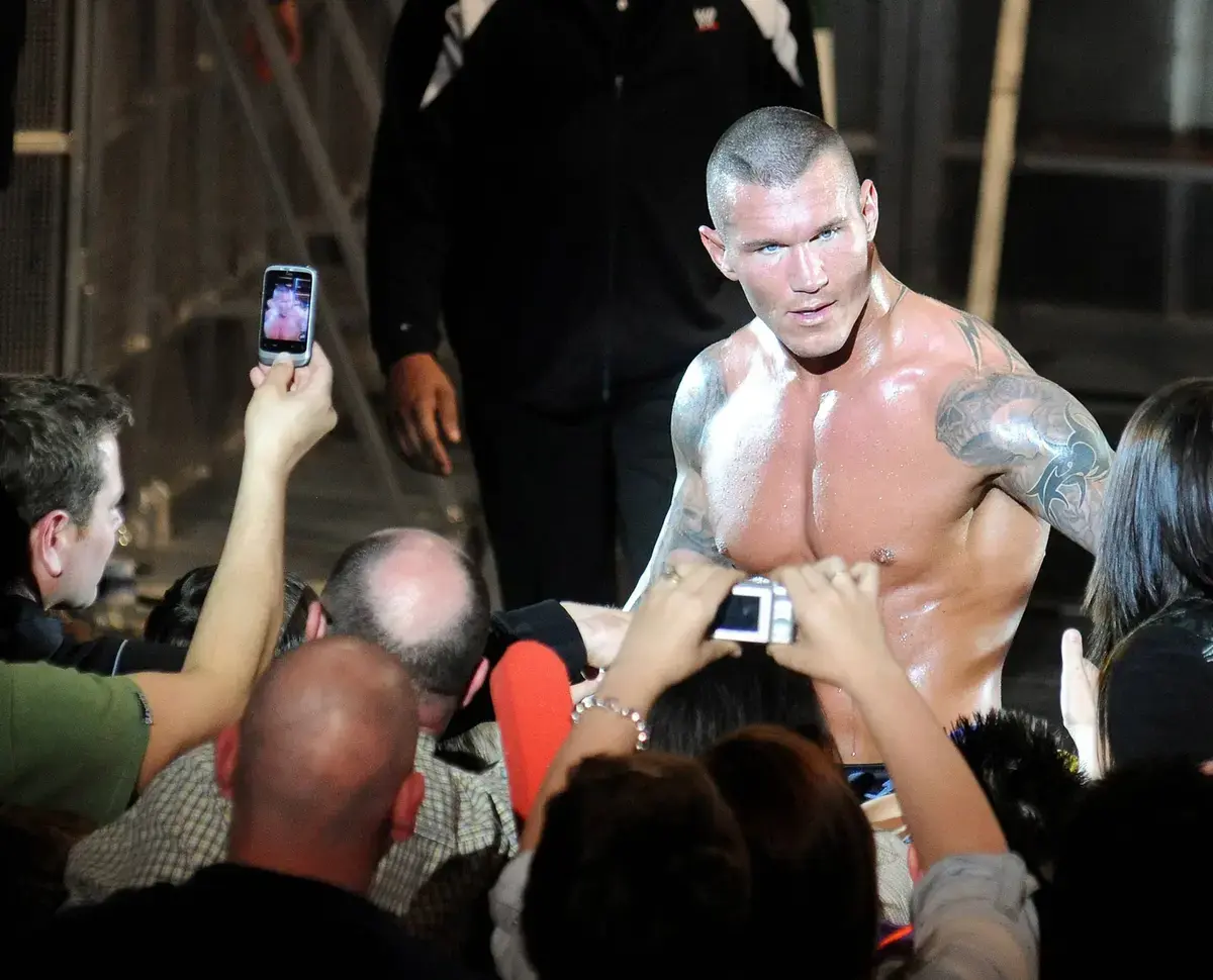 نجم WWE السابق يدعي أن جون سينا ​​وراندي أورتن عملا معًا لطرده، ويقول إن سينا ​​لم يحبه أبدًا