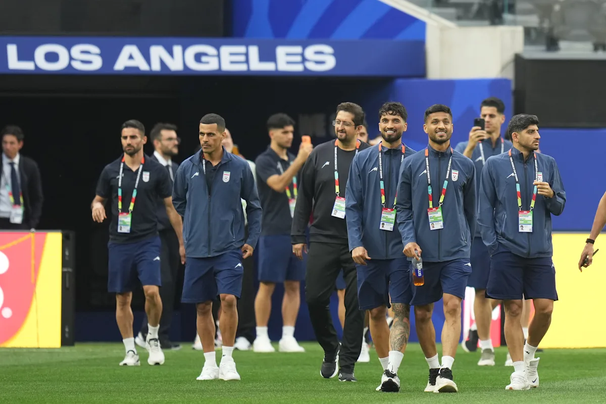 يخطط الأمريكيون الإيرانيون للاحتجاجات ويشاهدون الحفلات قبل المباراة الافتتاحية للفريق في كأس العالم