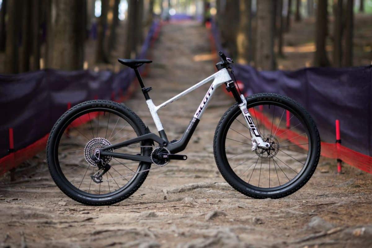 يصل طراز 2027 Scott Spark RC مع إعادة تصميم سباق XC بالكامل
