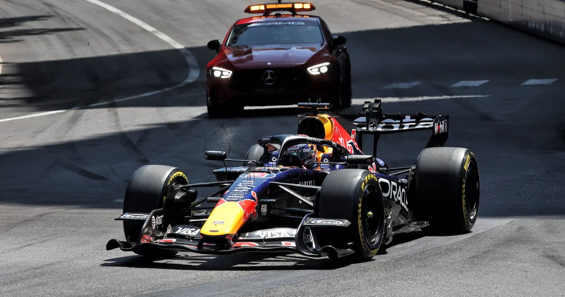 يظهر Max Verstappen وMercedes على نفس القارب الذي يعاني من مشاكل فنية