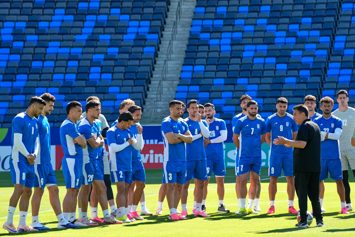يقول المدرب إن إيران لا تزال تتلقى معاملة سيئة من قبل الولايات المتحدة في كأس العالم قبل المباراة الثانية