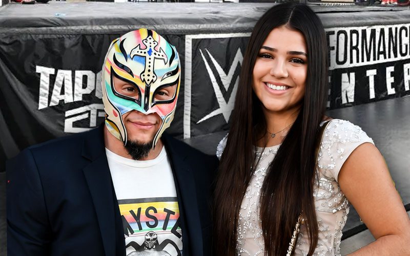 يقول راي ميستيريو أن عاليا ميستيريو تستعد لتأسيس نفسها في مركز أداء WWE